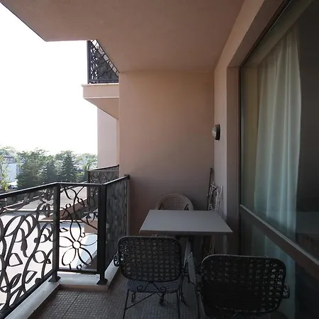 Arendoo In Royal Beach Apartament *